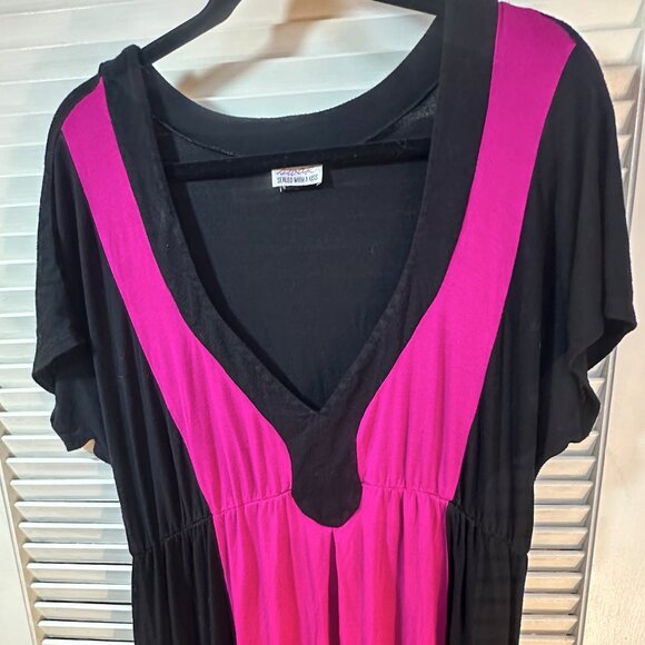 Sealed With A Kiss Designs (SWAK) “Cassandra” Color Block Dress–Black & Magenta - Picture 2 of 7